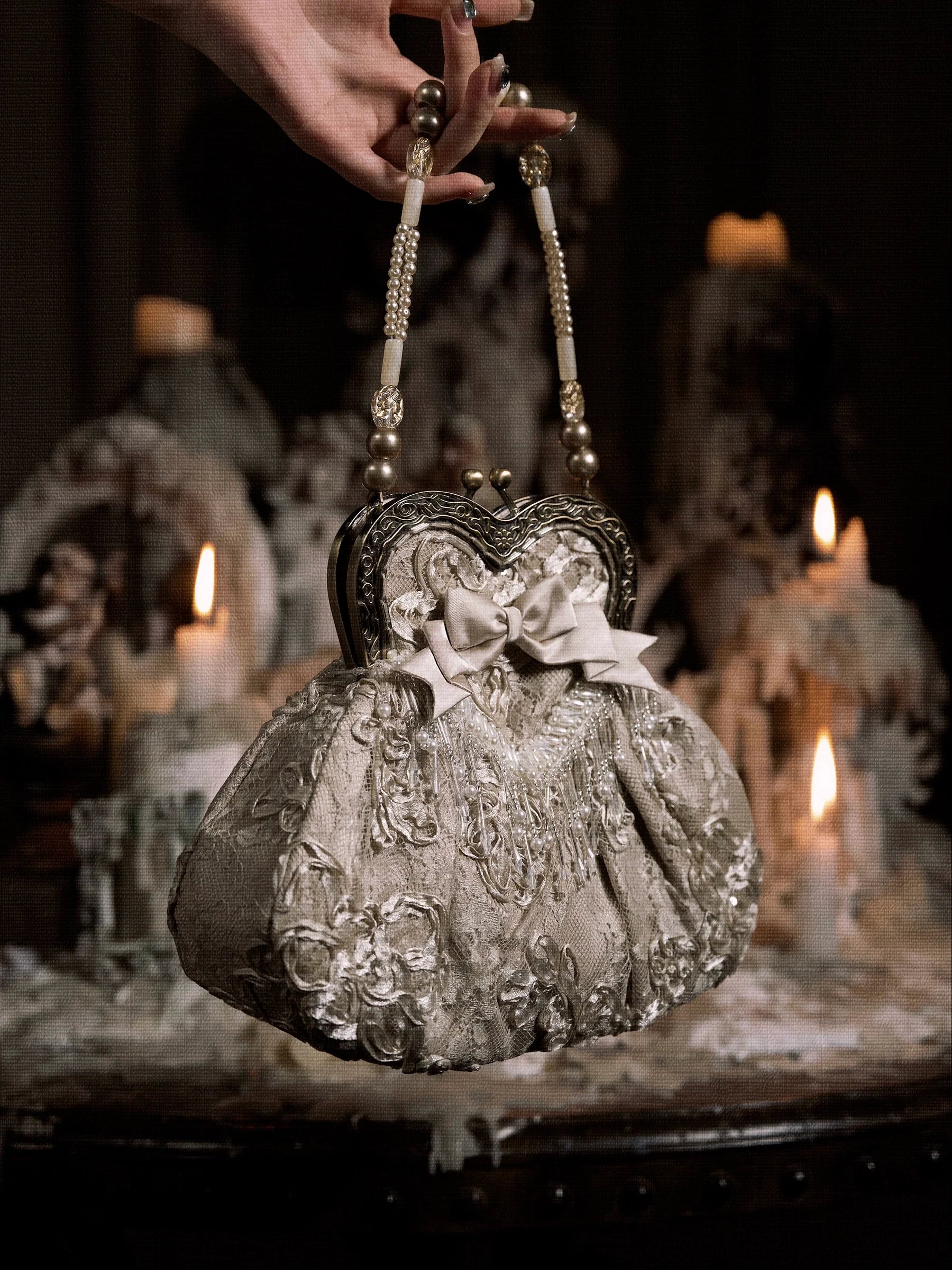 Vintage Lace Heart Clasp Purse